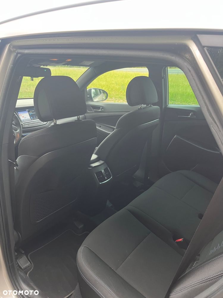 Hyundai Tucson 1.6 GDI BlueDrive GO 2WD - 9