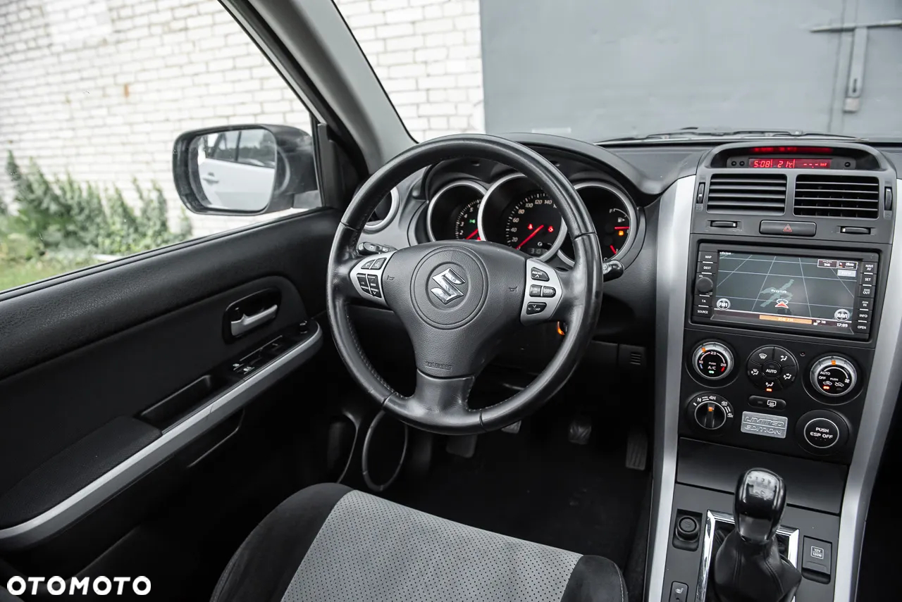 Suzuki Grand Vitara 2.0 De luxe - 26