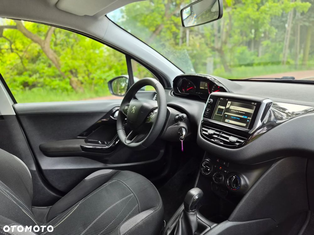 Peugeot 208 - 24