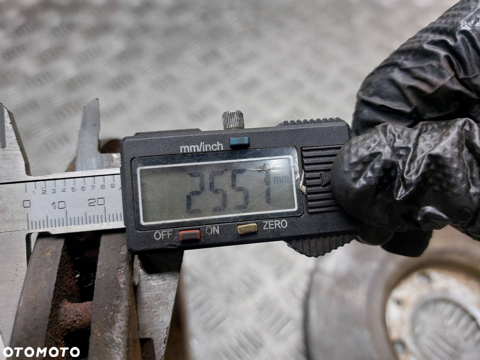 TARCZE HAMULCOWE PRZÓD + KLOCKI CITROEN C4 I 1.6 THP - 8