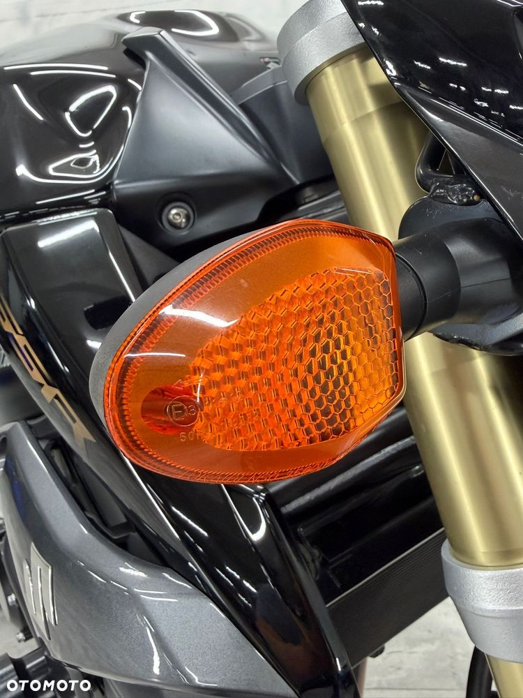 Suzuki GSR - 10