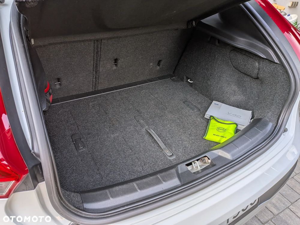 Volvo V40 Cross Country - 12