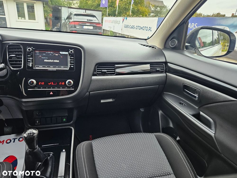 Mitsubishi Outlander 2.0 Invite + 2WD - 26