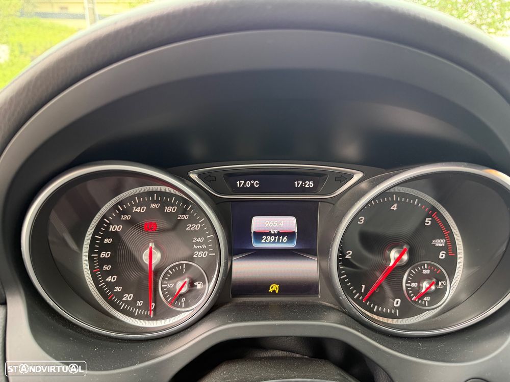 Mercedes-Benz CLA 180 d Shooting Brake - 11