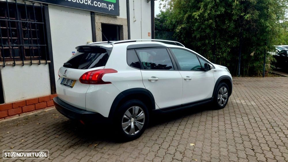 Peugeot 2008 1.2 PureTech Signature - 3