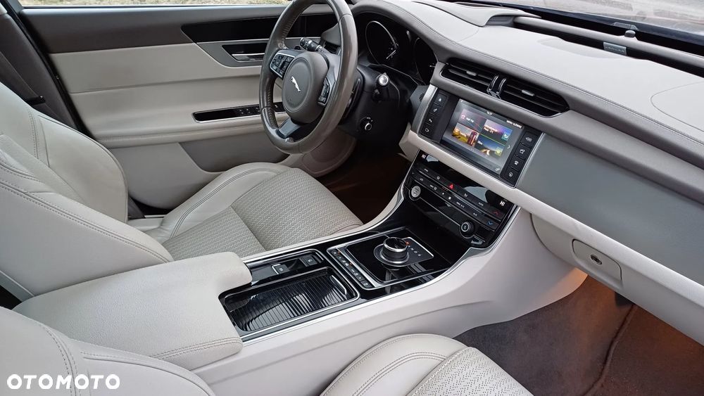 Jaguar XF 20d AWD Prestige - 9