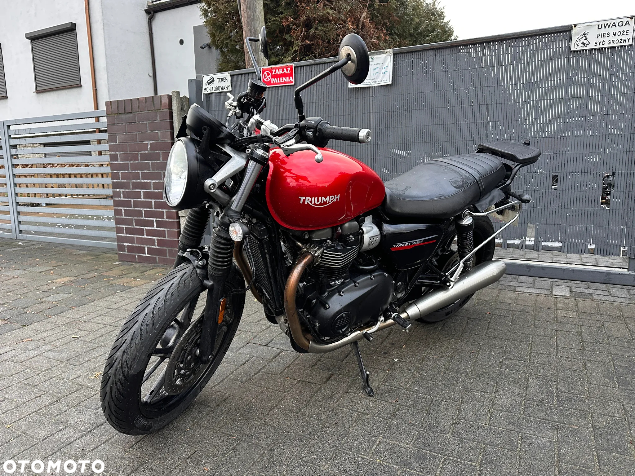 Triumph Bonneville - 3