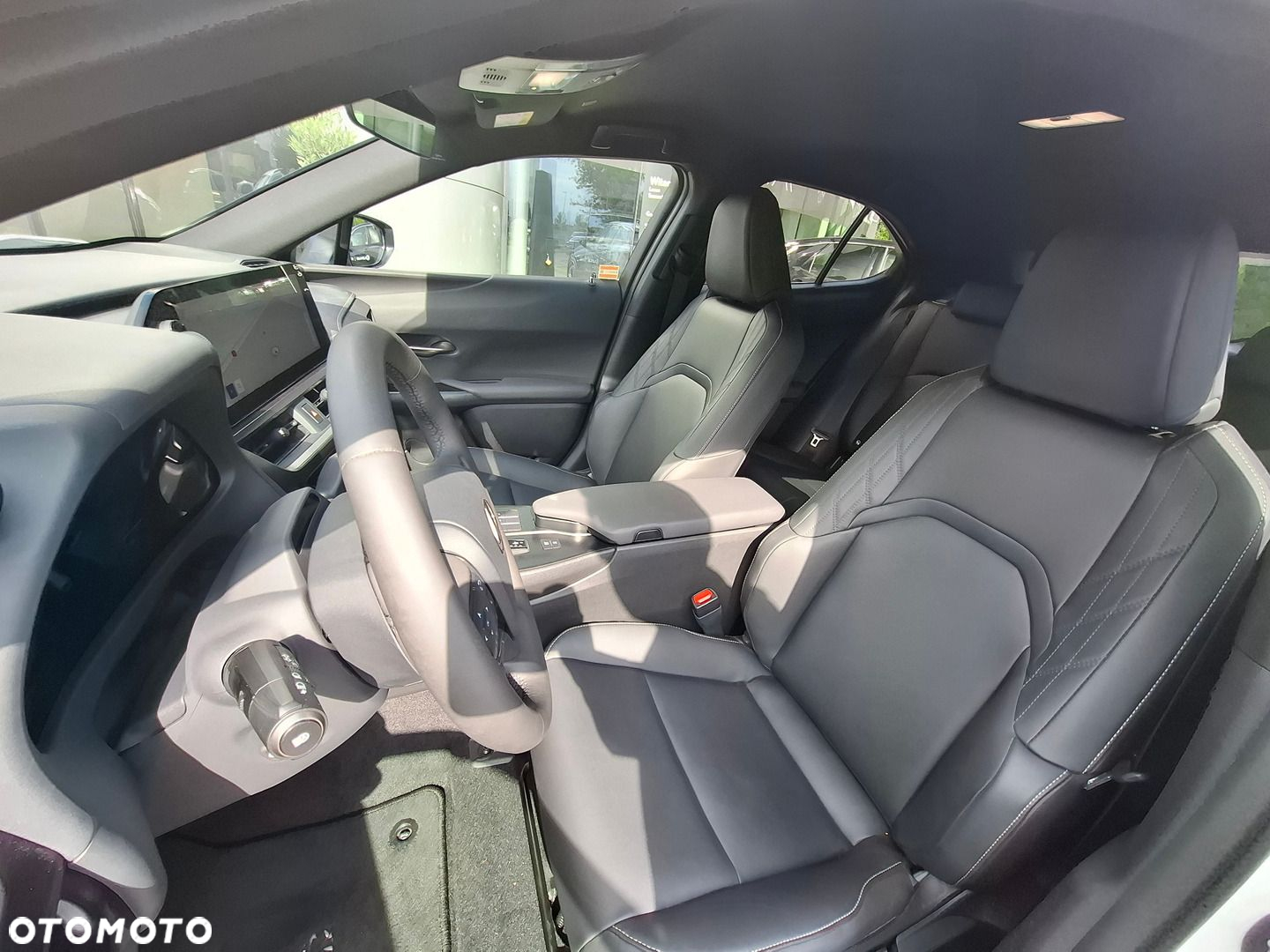 Lexus UX - 12