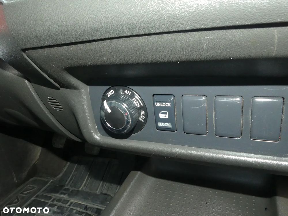 Nissan Navara 2.5 D XE 140 - 25