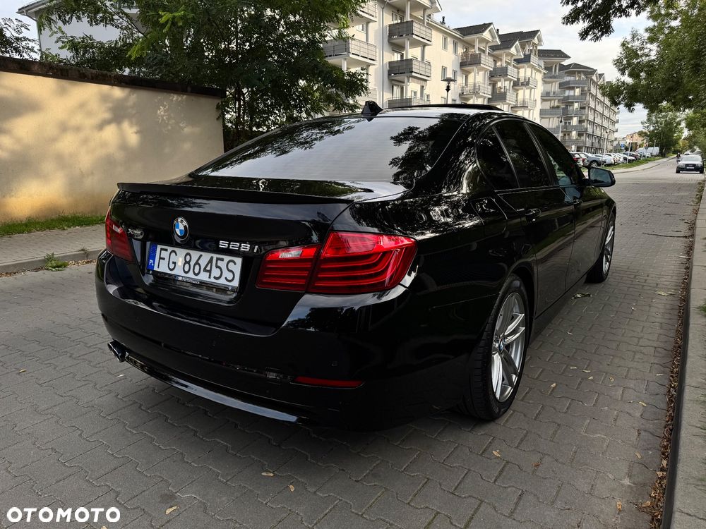 BMW Seria 5 528i xDrive - 5