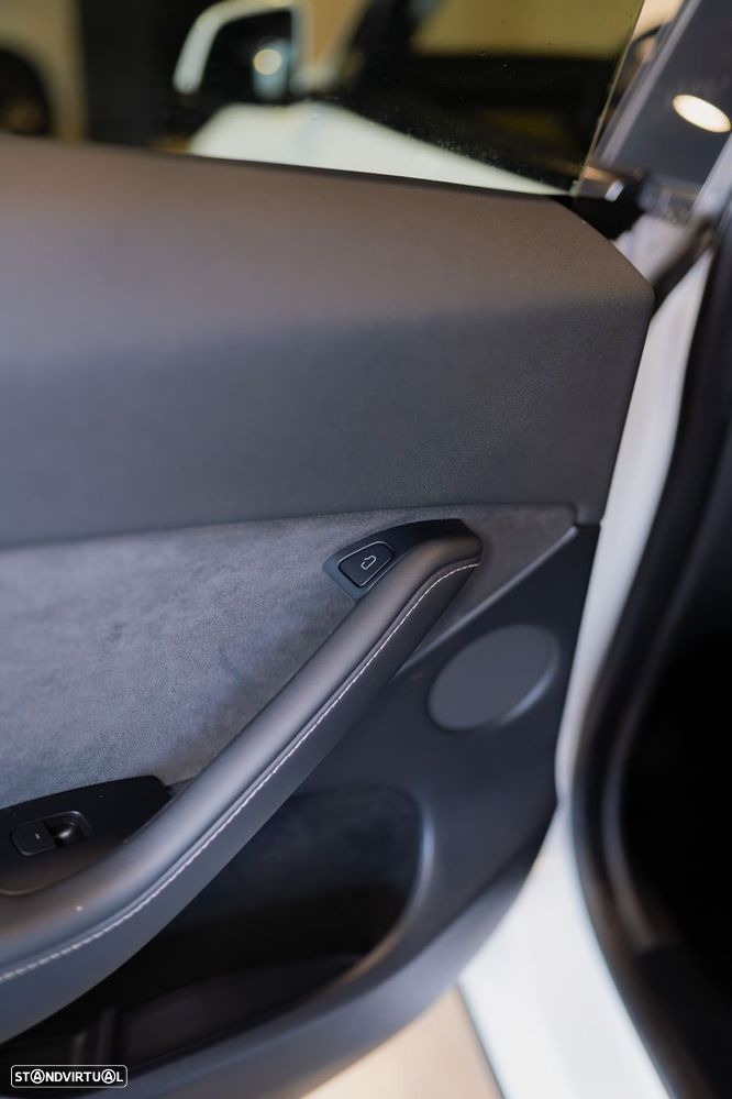 Tesla Model Y Long Range Dual Motor AWD - 22