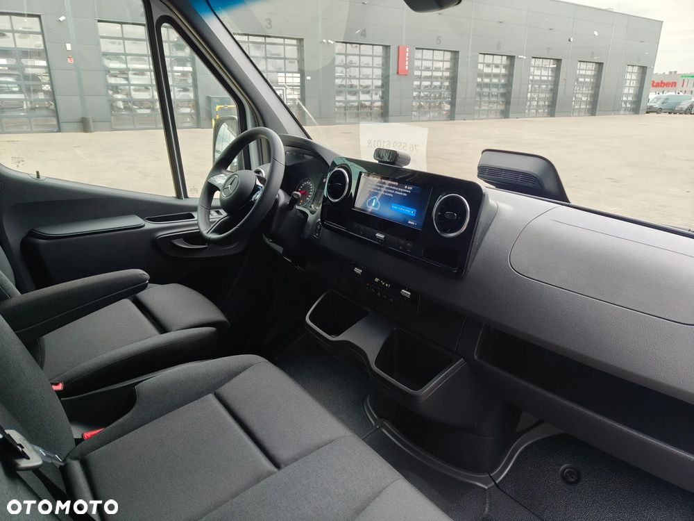 Mercedes-Benz Sprinter - 15