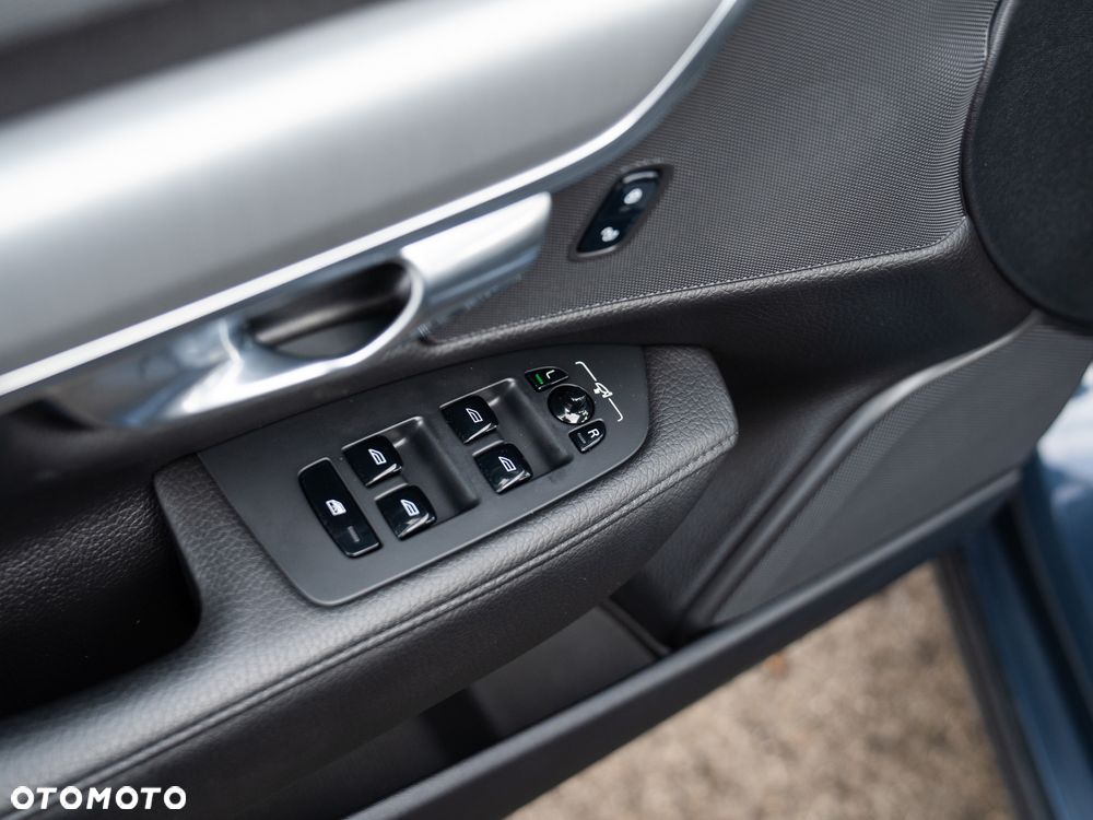 Volvo S90 D3 Momentum - 38