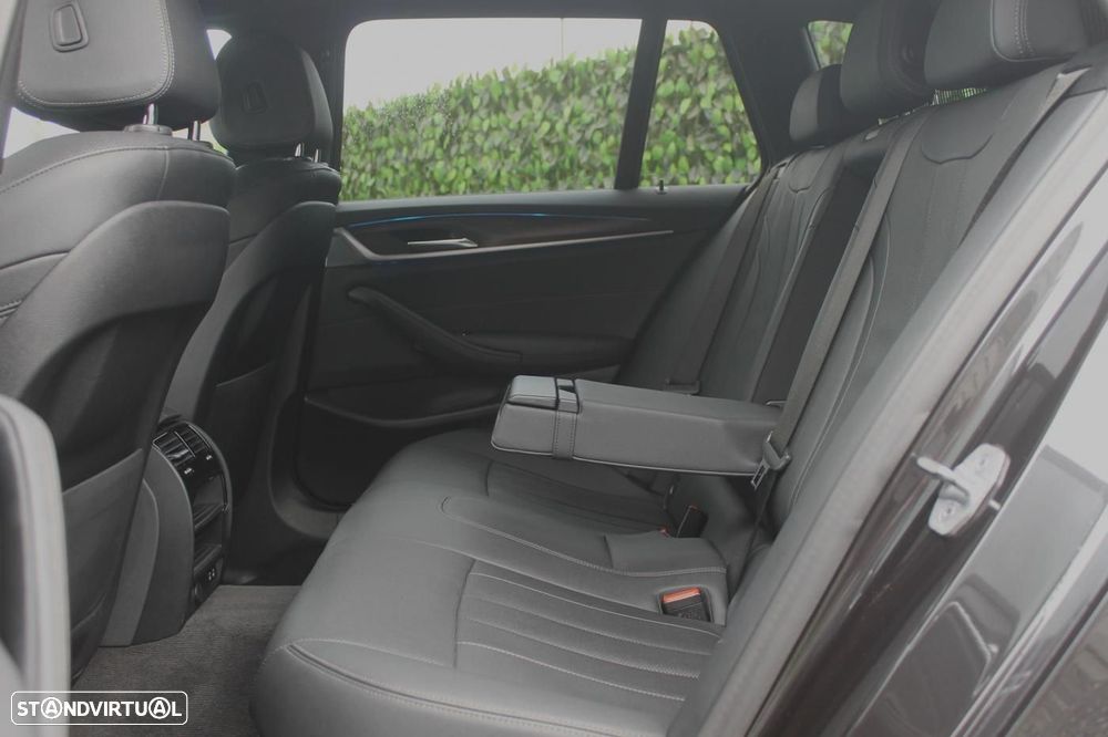 BMW 530 e Pack Desportivo M - 14