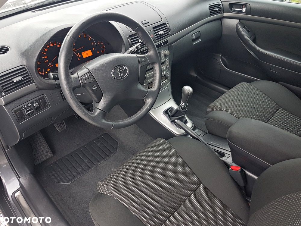 Toyota Avensis 2.0 VVT-i Executive - 11