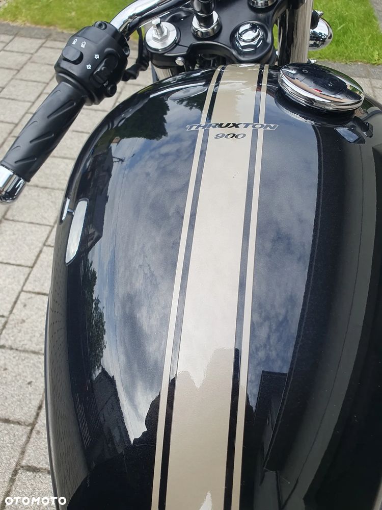 Triumph Thruxton - 7
