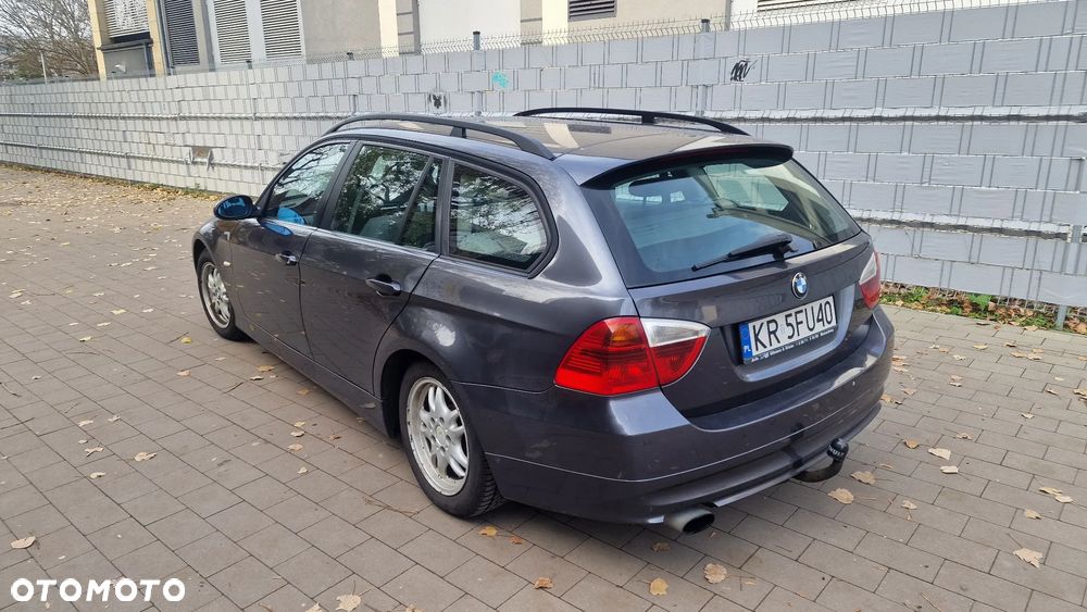 BMW Seria 3 318d - 4