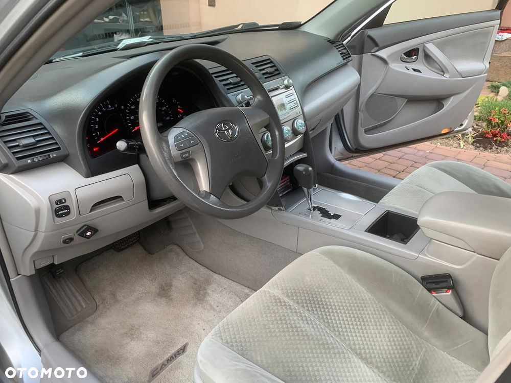 Toyota Camry 2.4 XLE - 7
