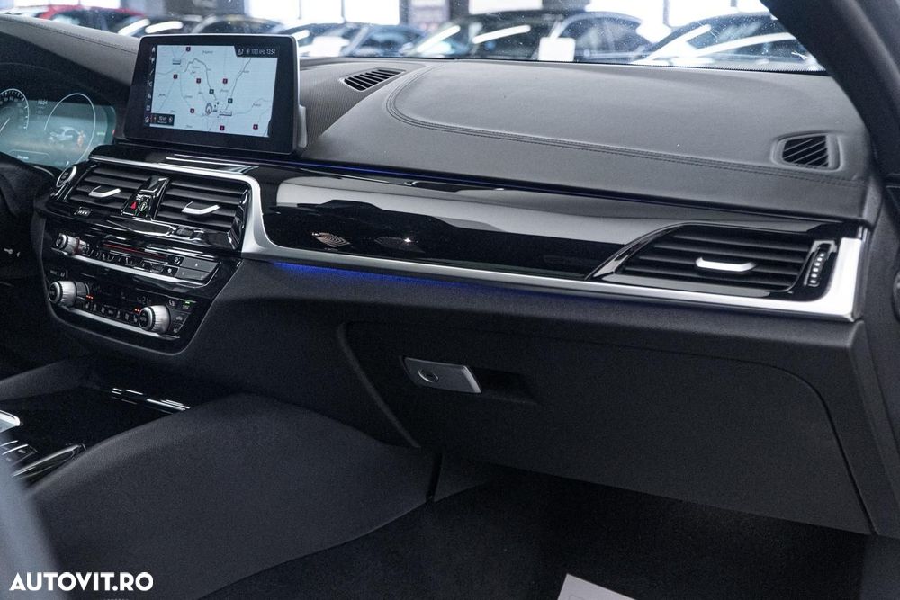 BMW Seria 5 530i Aut. Sport Line - 33