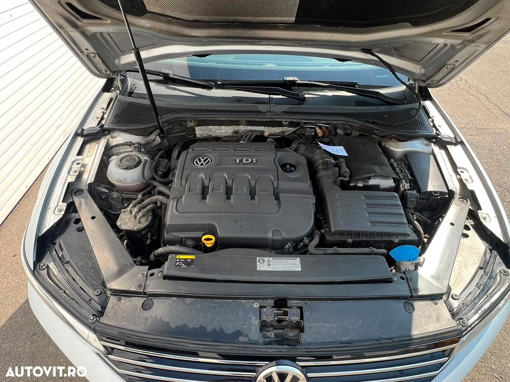 Volkswagen Passat 2.0 TDI DSG Highline - 30