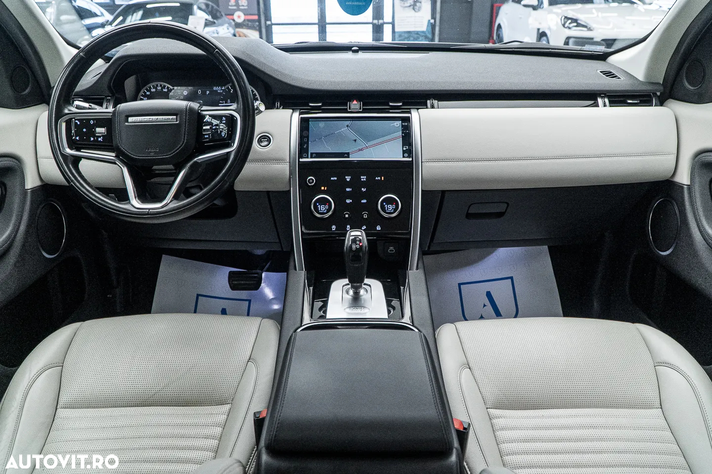 Land Rover Discovery Sport 2.0 D200 MHEV SE - 36