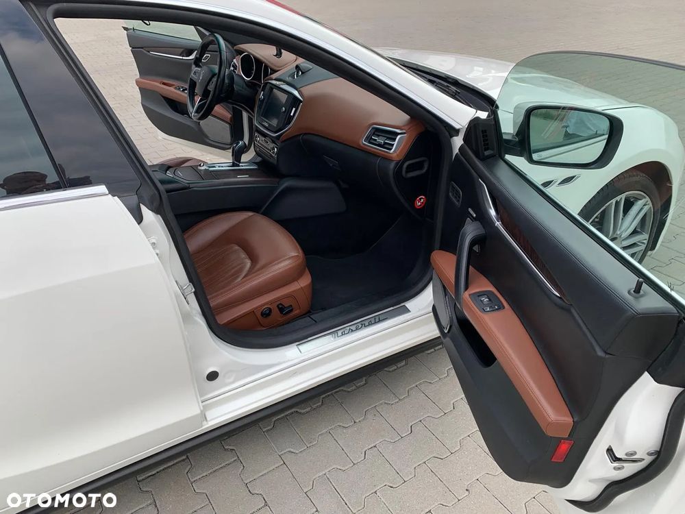 Maserati Ghibli S - 12