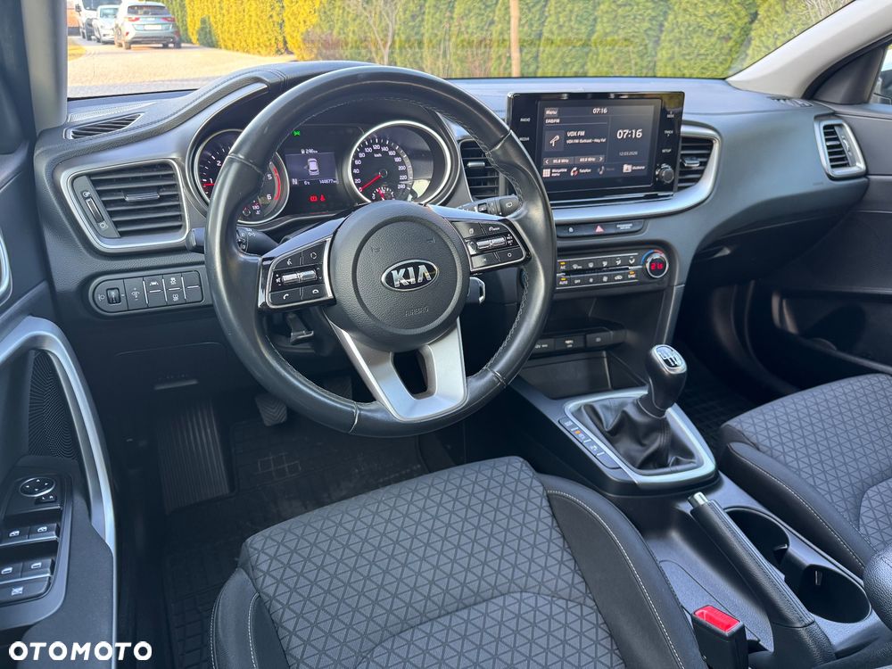 Kia Ceed 1.6 CRDi mHEV M - 28