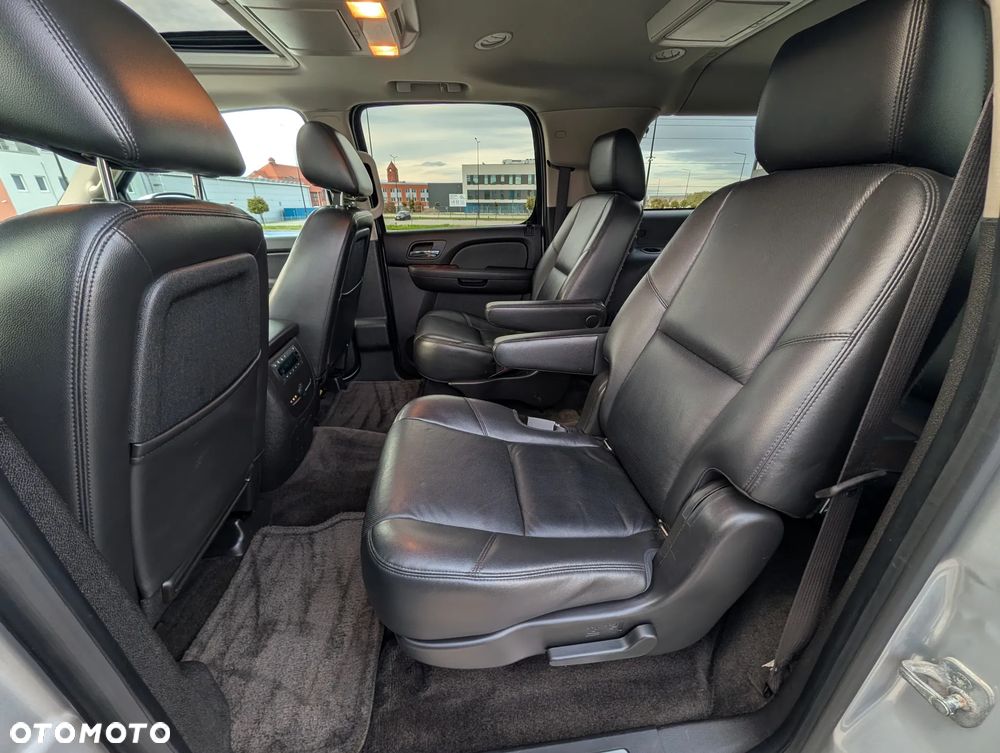 Chevrolet Suburban - 9