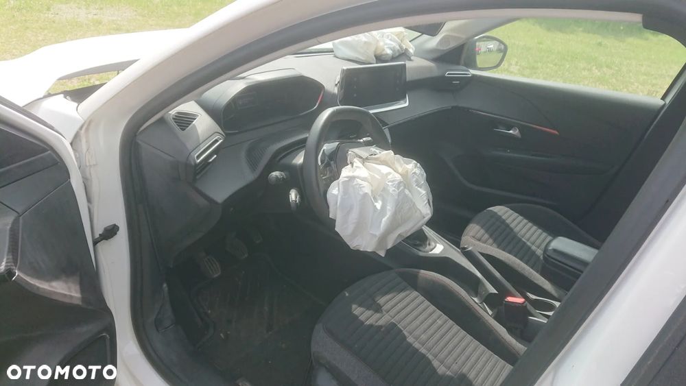Peugeot 208 - 15