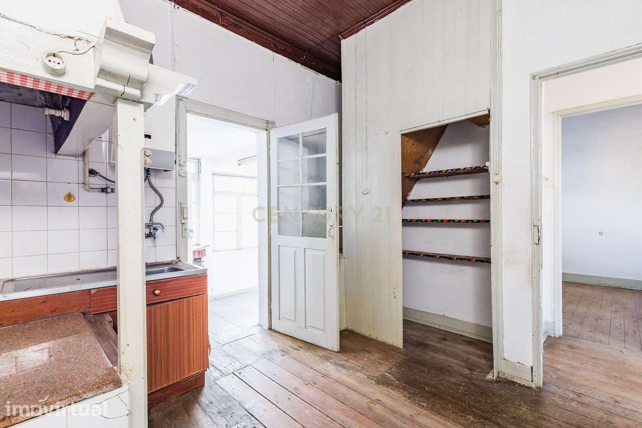 Moradia p/ reconstrução em Leiria junto ao centro da cidade - Grande imagem: 4/25