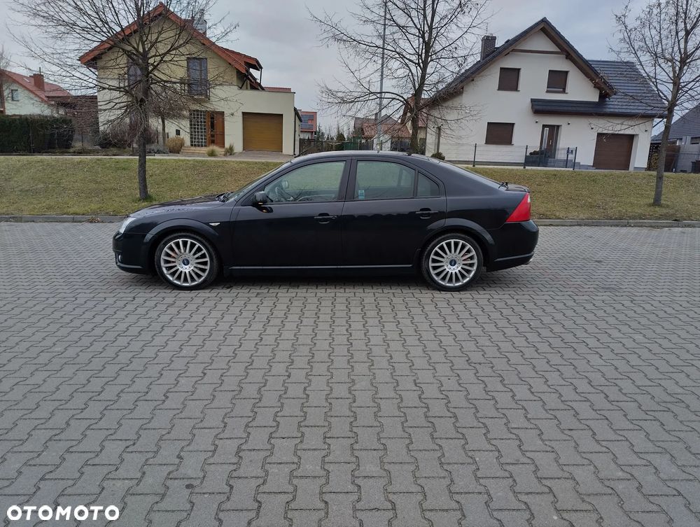 Ford Mondeo V6 ST 220 - 1