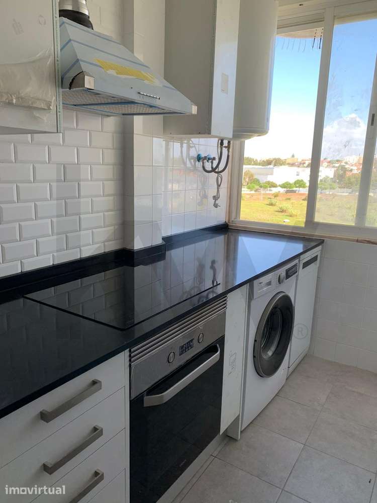 T3 Renovado em Carcavelos – Conforto e Centralidade - Grande imagem: 3/16