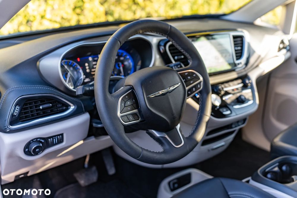 Chrysler Pacifica - 22