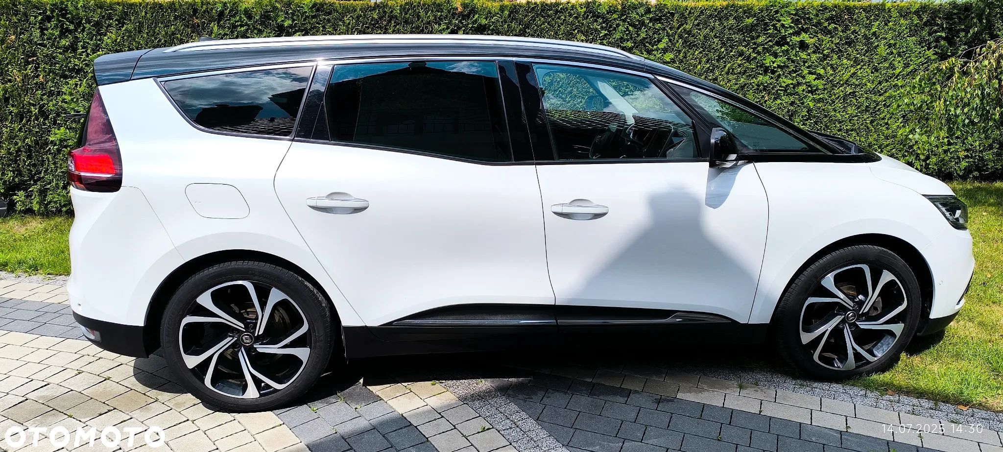 Renault Grand Scenic - 1