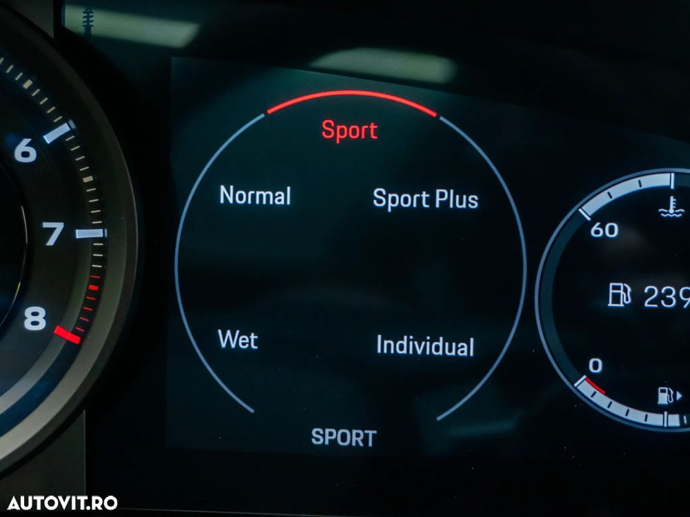 Porsche 911 Carrera 4S - 35