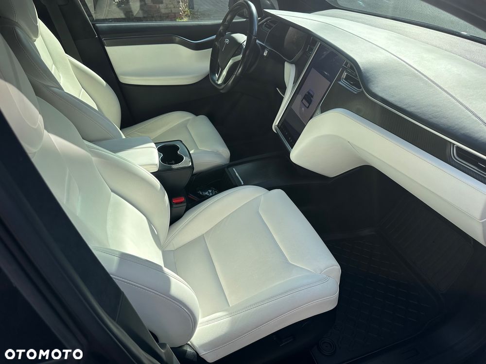 Tesla Model X - 18
