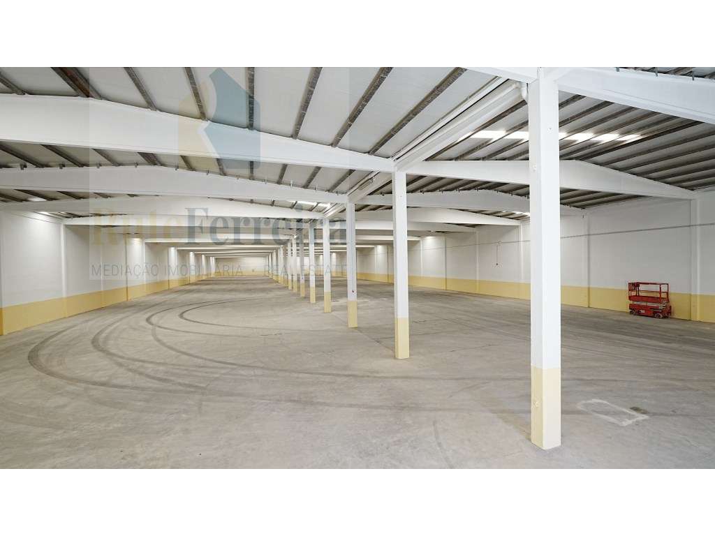 Armazém amplo com 4.890 m² de área bruta, ideal para logística, arm... - Grande imagem: 2/30