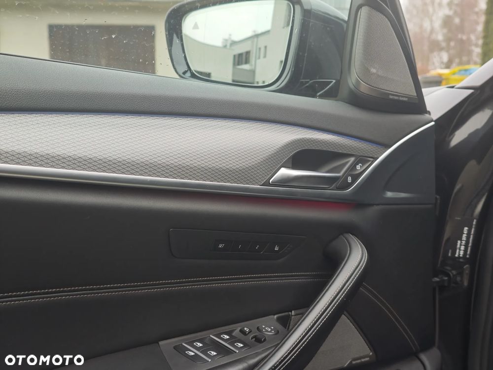 BMW Seria 5 540i xDrive - 14