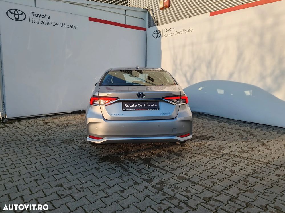 Toyota Corolla 1.8 HSD Business - 17