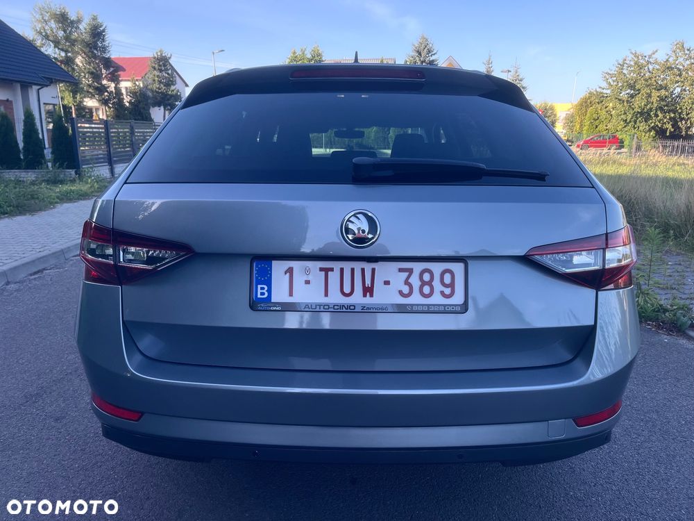 Skoda Superb 2.0 TDI DSG Style - 9
