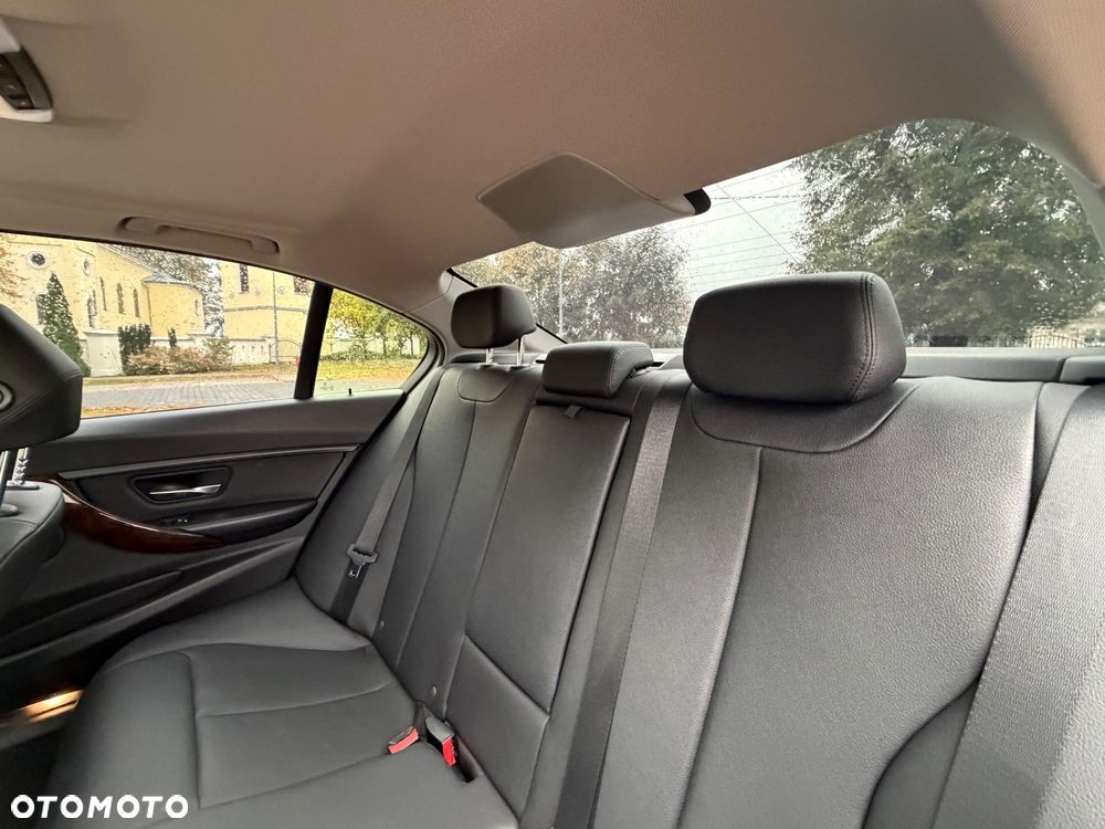 BMW Seria 3 - 16