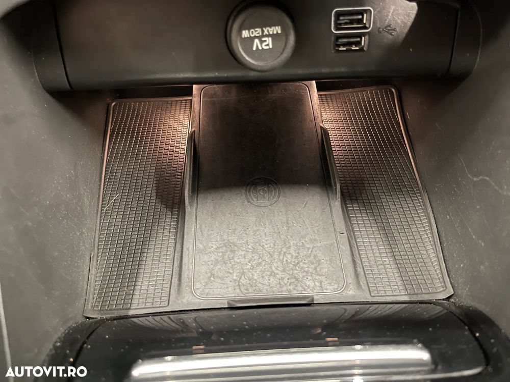 Volvo XC 40 B4 AT8 AWD Mild Hybrid R-Design - 29