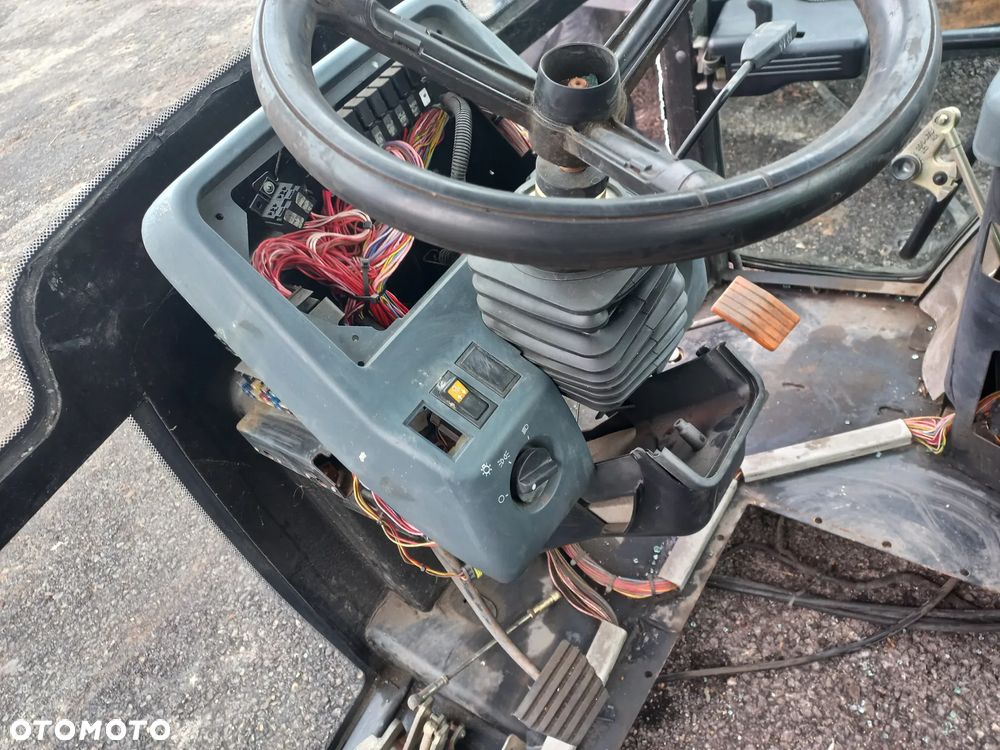 Kabina MCcormick,case, drzwi ,plastiki,środek,tapicerka,licznik,sterowniki,komputery,XTX130,TTX230,MX120,MC115,X70.80 ,MTX165,170,190,140 - 7