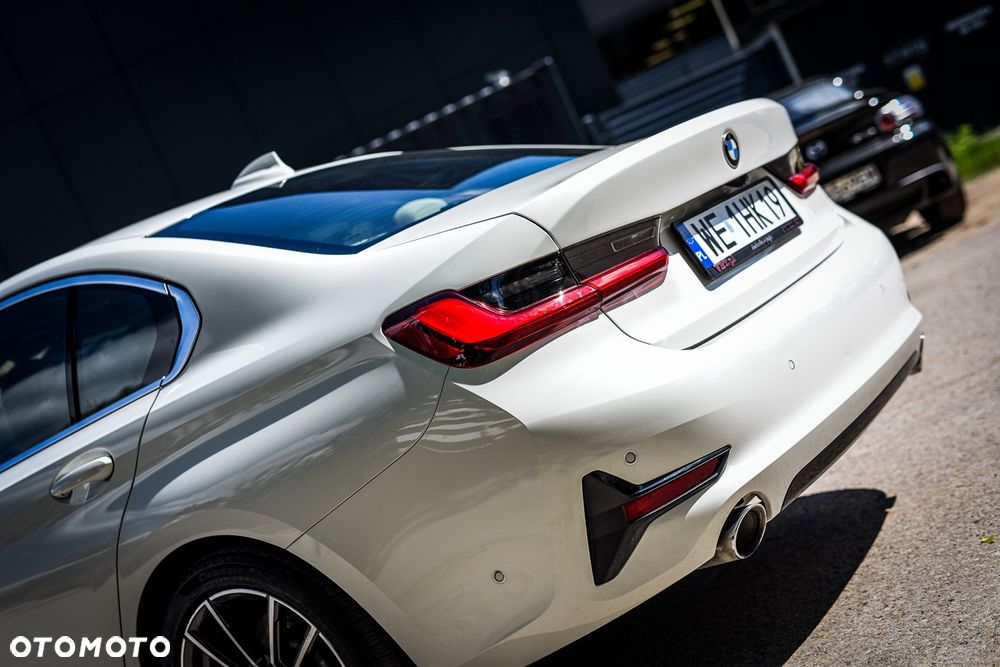 BMW Seria 3 330i Sport Line sport - 9