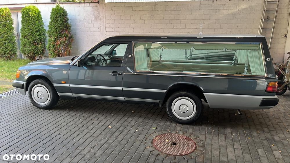 Mercedes-Benz W124 1988 photo 3