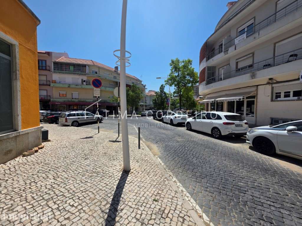 Restaurante/ café snack Bar emblemático no centro de Almada - Grande imagem: 2/32