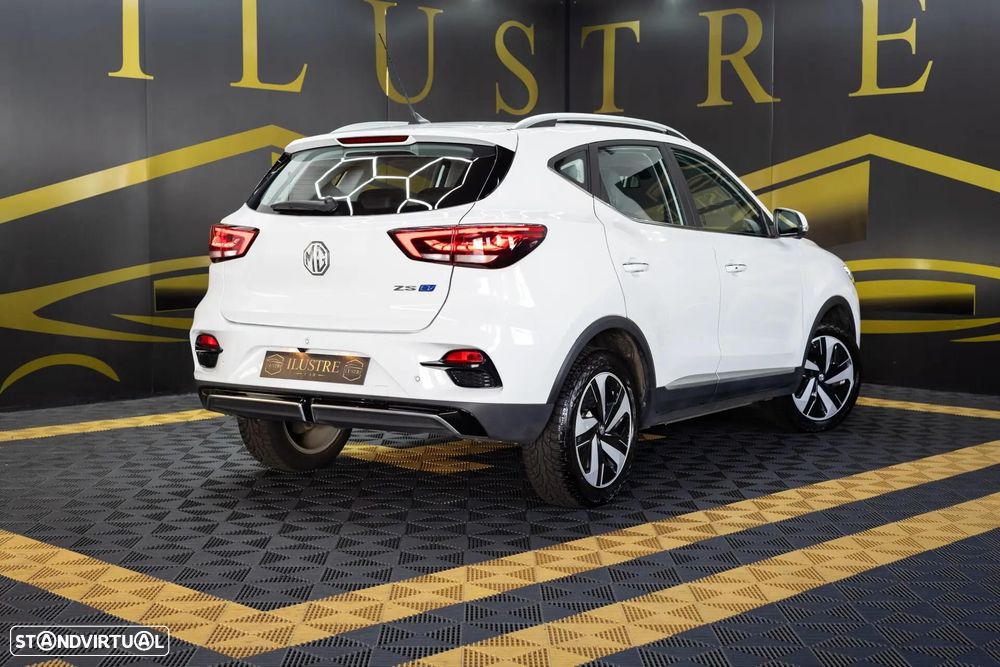 MG ZS EV 72.6 kWh Luxury OBC 11 kW - 7