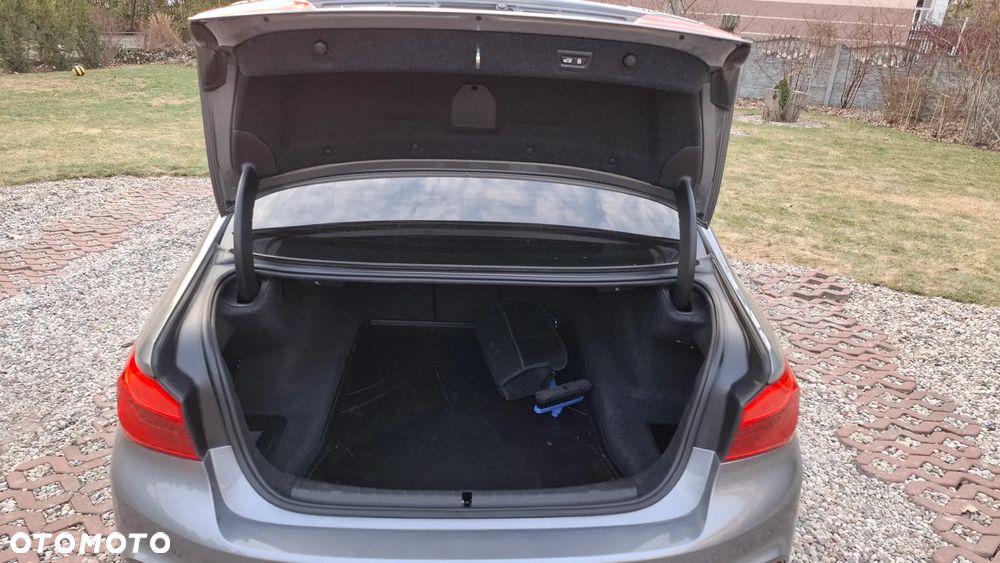 BMW Seria 5 M550i xDrive - 35