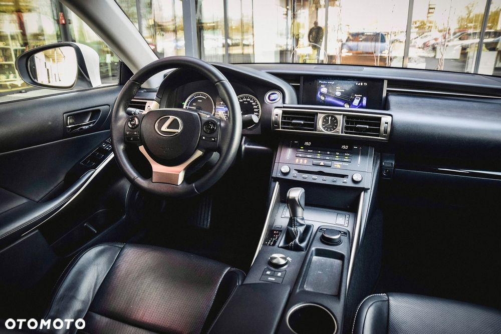 Lexus IS 300h F Impression EU6 - 13
