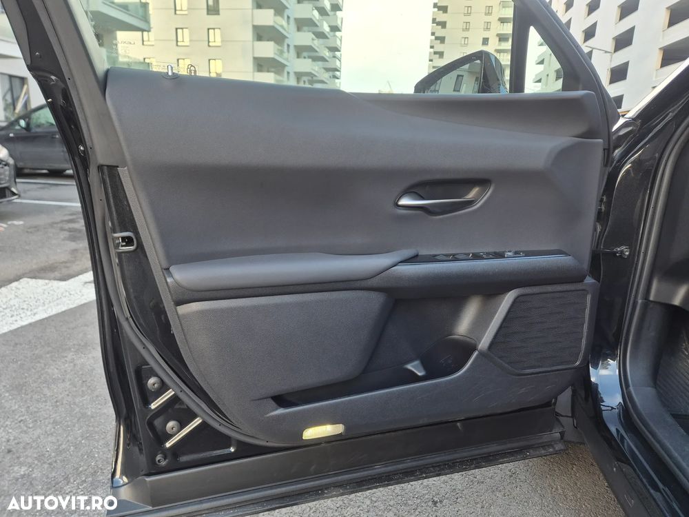 Lexus UX 250h Business Edition - 10